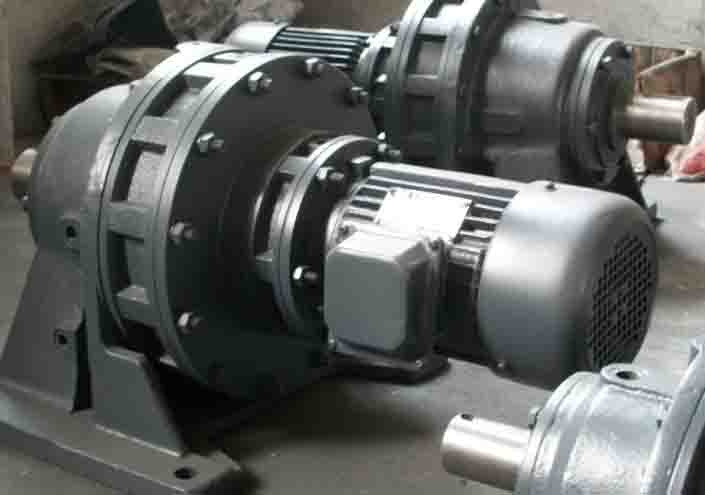 供應(yīng)R137\RF137減速機 斜齒輪減速機(圖)
